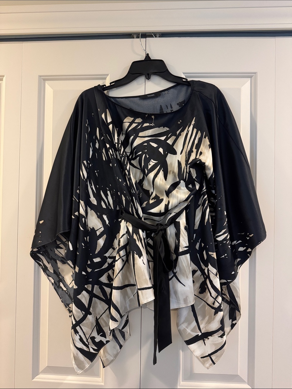 Tahari Black and Cream Abstract Tie-Front Kimono